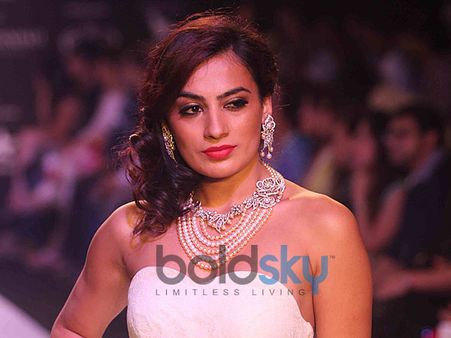 Pearl n Diamond Half-Moon Necklace Pearl n Diamond Half-Moon Necklace