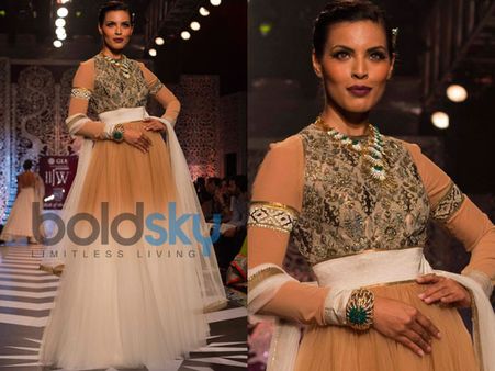 Emerald n Diamond Shell Necklace