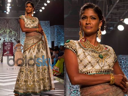 Floral Jarao Earrings