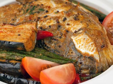 Hilsa Fish With Vegetables