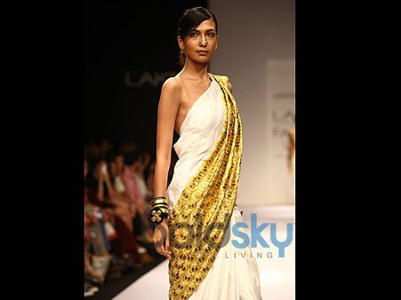 White n Gold Saree White n Gold Saree