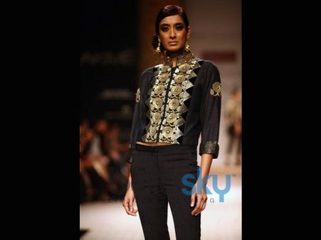 Sequined Collar Blouse Sequined Collar Blouse