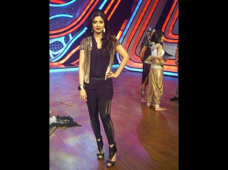 Shilpa In Ripped Pants Shilpa In Ripped Pants