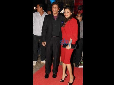 Shah Rukh Khan & Gauri Khan Posing