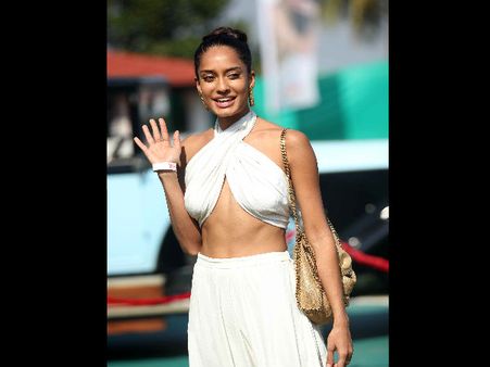 Lisa Haydon Waves 