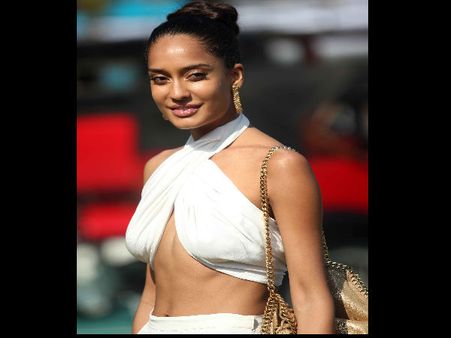Closer Look At Lisa Haydon