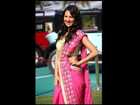 Look To Suit The Saree