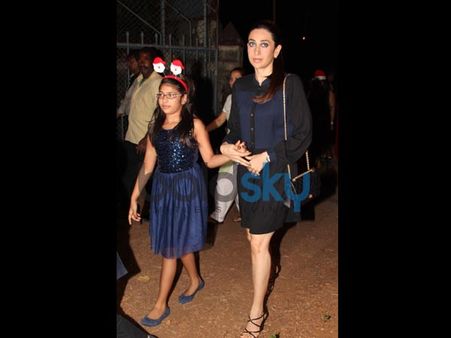 Karisma Arrives With Her Daughter Karisma Arrives With Her Daughter