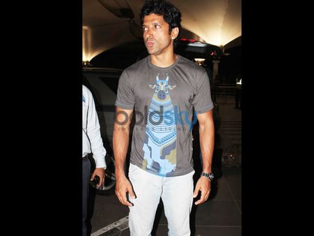 Adhuna Bhabani Akhtar At The Airport Adhuna Bhabani Akhtar At The Airport