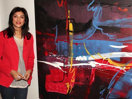 Sushmita Posing At The Exhibition