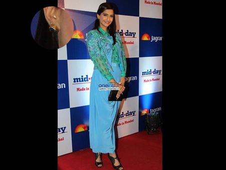 Black Earrings From Zariin Black Earrings From Zariin