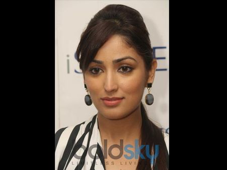 Yami Gautam's Earrings