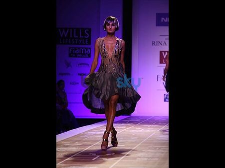 Plunging Neckline Plunging Neckline