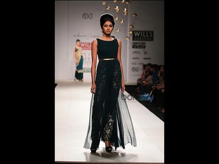 Sleek Black Gowns Sleek Black Gowns