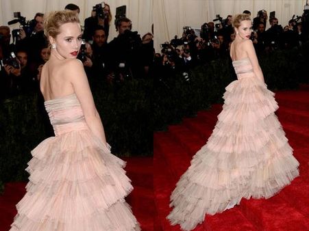 Suki Waterhouse In Frilly Gown