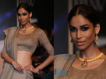 Gold Necklace With Kundan Pendant