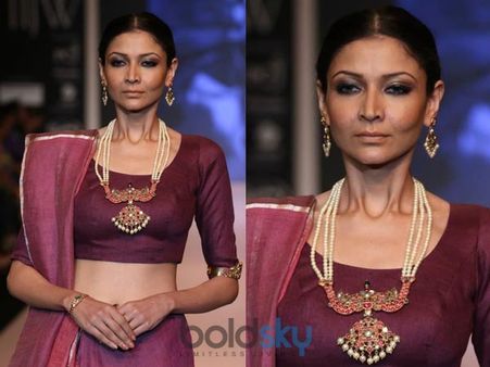 Kundan Pendant With Pearl Drops