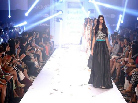 Showstopper Leads The Way