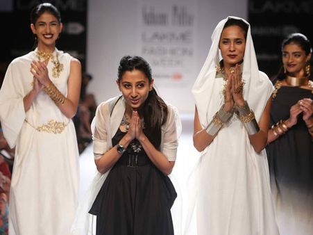 Designer With Models Designer With Models