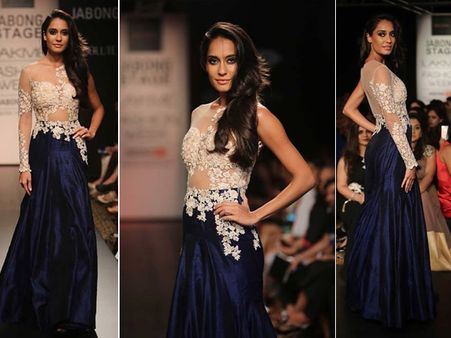 Lisa Haydon Walks For Ridhi Mehra