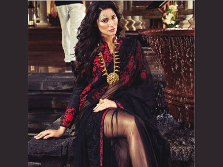 Nargis In Charu Parashkar Sari