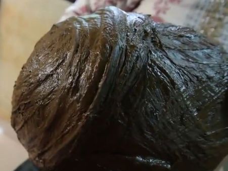 Smoothen The Henna On Your Hair