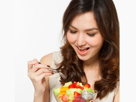 1. Use Small Bowls And Spoons