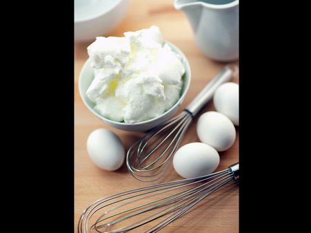 8. Green Tea and Egg Face mask: