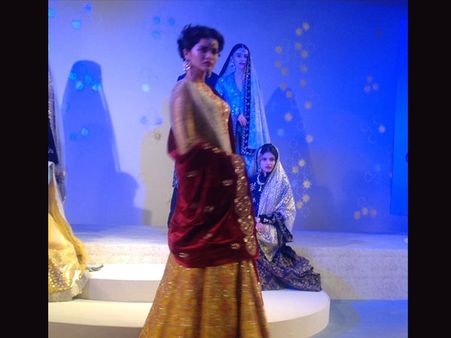 Red Contrast Red Contrast