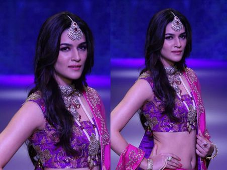 Kriti Sanon Walks For Sunil Jewellers Kriti Sanon Walks For Sunil Jewellers