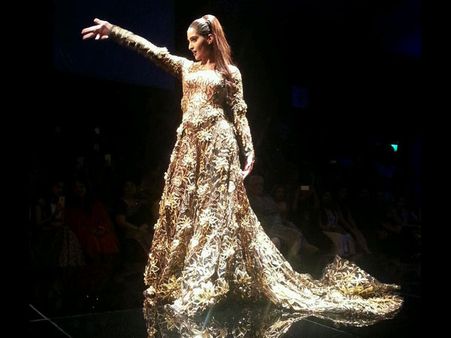 Showstopper Sonam Kapoor Showstopper Sonam Kapoor