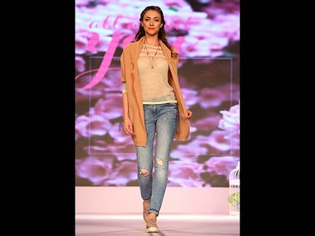 Walk In Shades Of Beige 