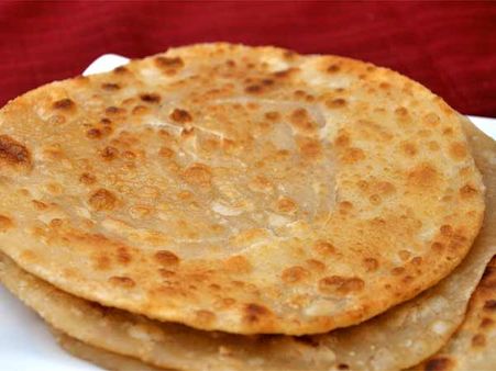 Aloo Paratha: 