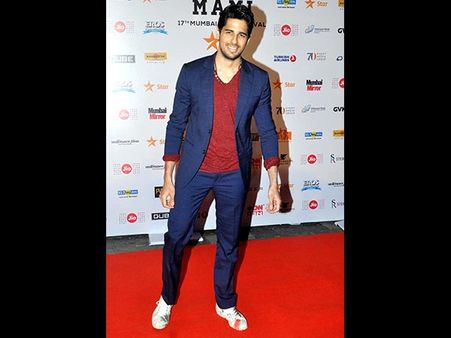 Sidharth Malhotra In Blue Suit