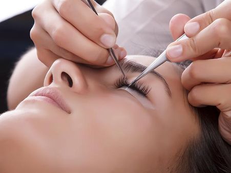 Eyebrow/Eyelash Extensions