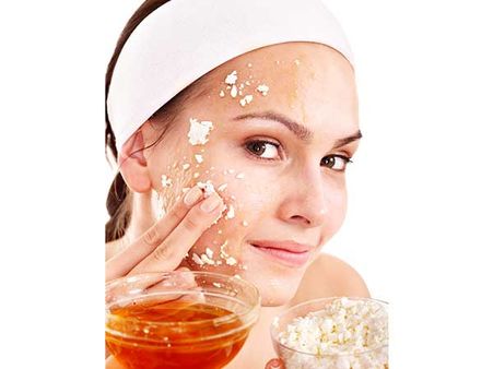  Oatmeal, Tomato And Curd Face Pack