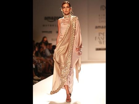 This Drape Is Stealing The Show!