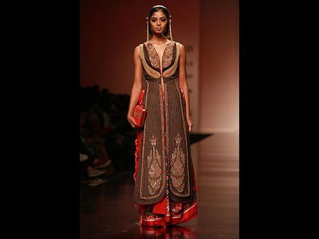 Floral Combines With Metal