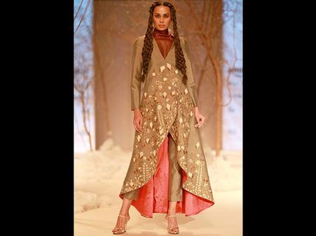 Dramatic Front Open Dramatic Front Open