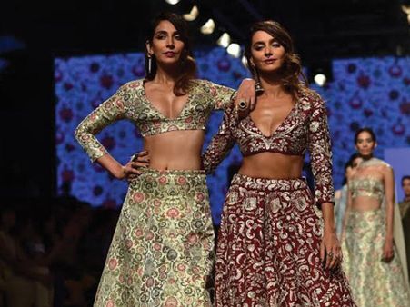 Monica Dogra & Shibani Dandekar For Payal Singhal