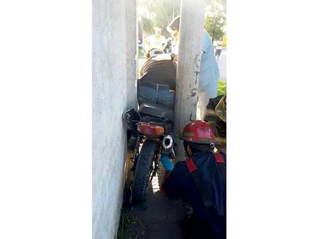 The Guy Who Was Stuck Between A Wall And A Post