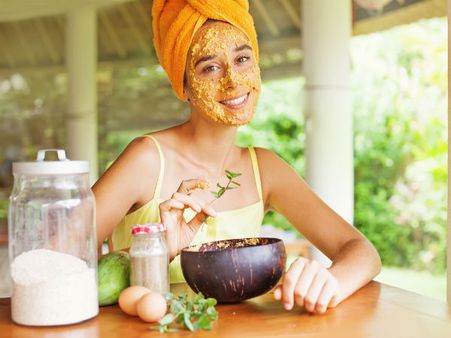 6) Apply a turmeric face mask 6) Apply a turmeric face mask
