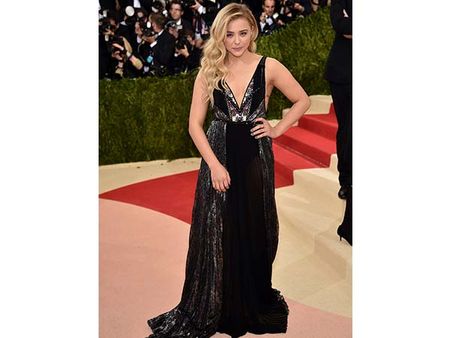 Chloë Grace Moretz: Black & Bold!