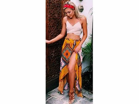 Leg Cleavage & Headscarves