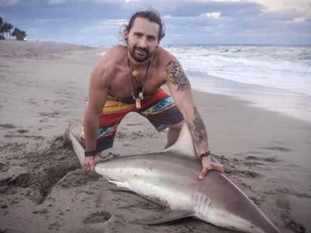 The Man Who Pulled A Struggling Shark The Man Who Pulled A Struggling Shark
