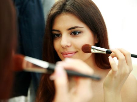 1. Don’t Put On Too Much Of Makeup: 