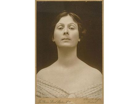 Died Because Of Wearing A Long Scarf