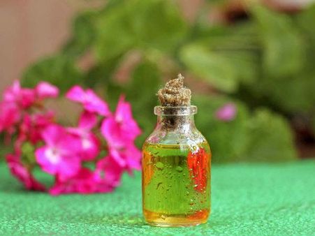 6. Geranium Essential Oil: