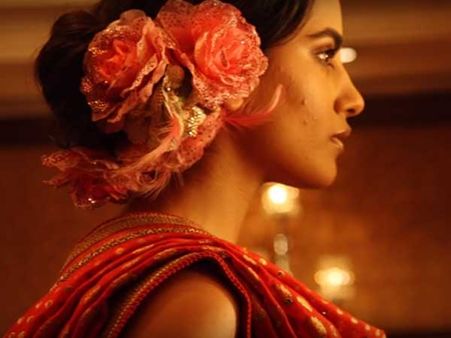 Model Trying Out The Fittings