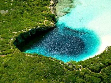 Dean's Blue Hole (Bahamas)